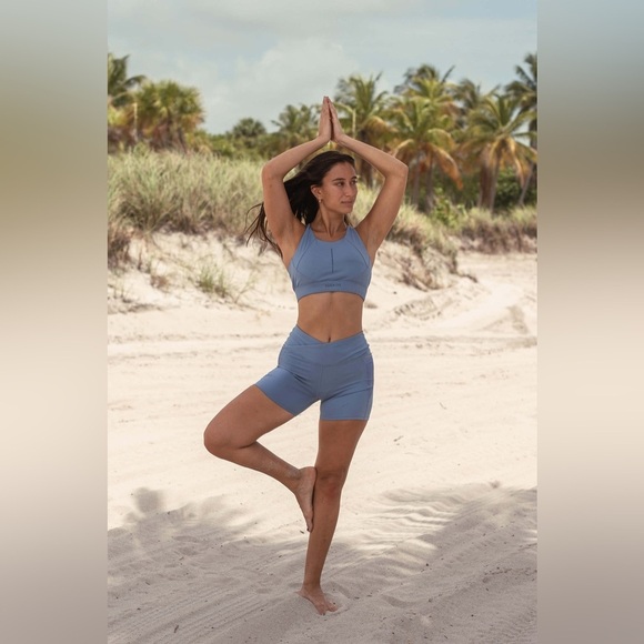 BERMIES SEAFOAM YOGA SET TOP & BOTTOMS - Picture 1 of 12